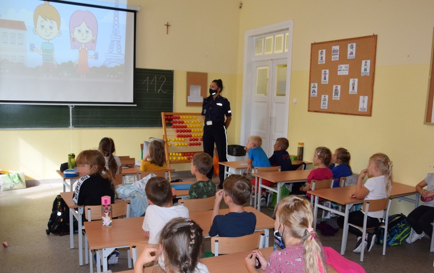 Policjanci prowadzą prelekcje i pogadanki na temat...