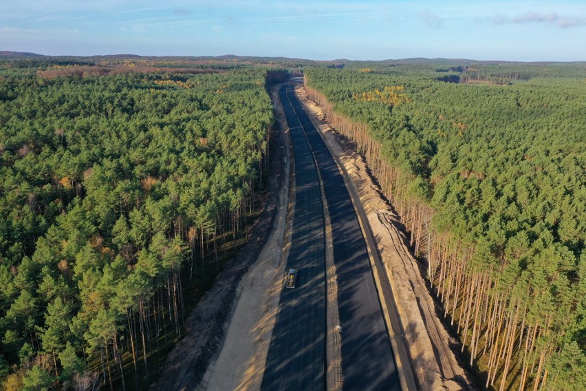 Most nad Dziwną w ramach budowy drogi ekspresowej S3. Tak wygląda z lotu ptaka