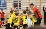 Turniej Broń Cup dla rocznika 2015 po wielkich emocjach zwyciężył Młodzik Radom. Zobacz zdjęcia 