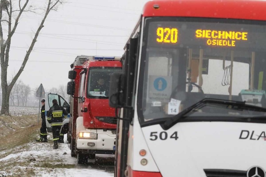 Kierowca miejskiego autobusu pijany w sztok. Zderzył się ze strażakami