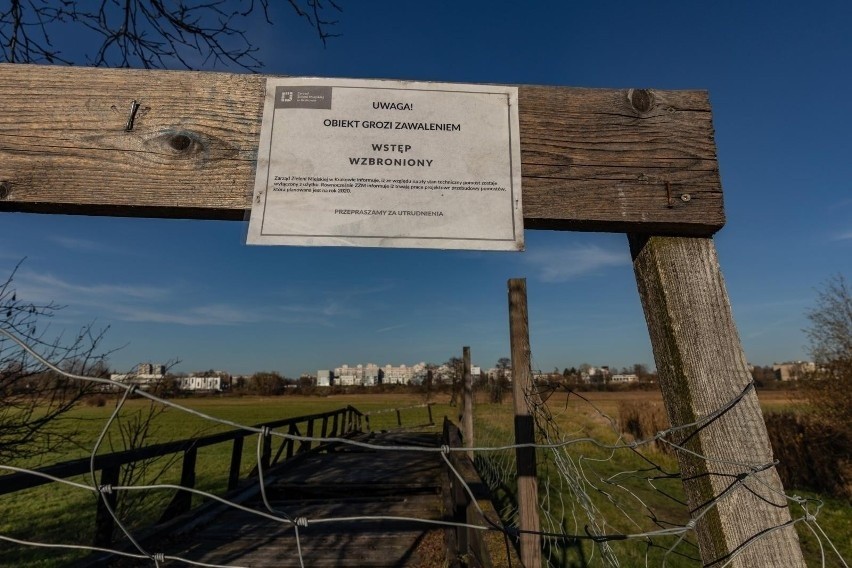 Kraków. Pomosty na Łąkach Nowohuckich zagrażają bezpieczeństwu. Radni chcą remontu, a mieszkańcy nowych obiektów