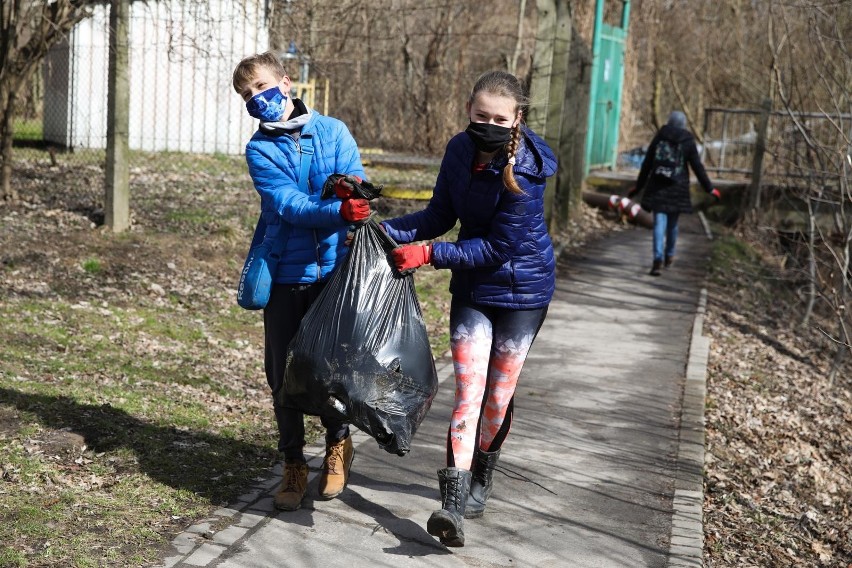 Dłubnia będzie odrobinę czystsza. Ekoaktywiści znów sprzątali okolice Zalewu Nowohuckiego w Krakowie