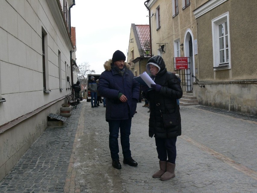 Czwarty dzień pracy ekipy filmowej na planie serialu "Ojciec Mateusz" w Sandomierzu (WIDEO, ZDJĘCIA)