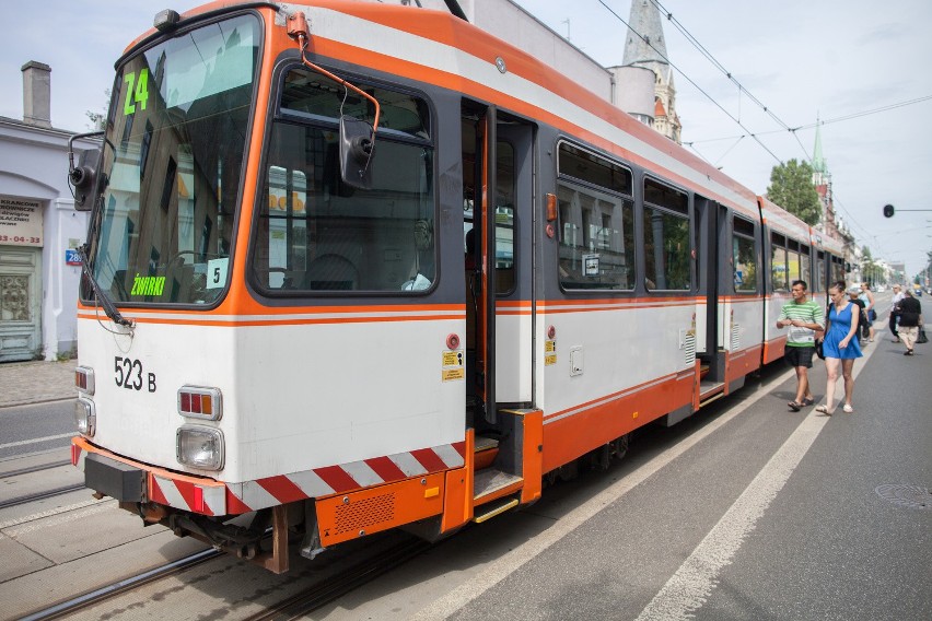 Dwukierunkowe tramwaje z Bielefeldu mają średnio po...
