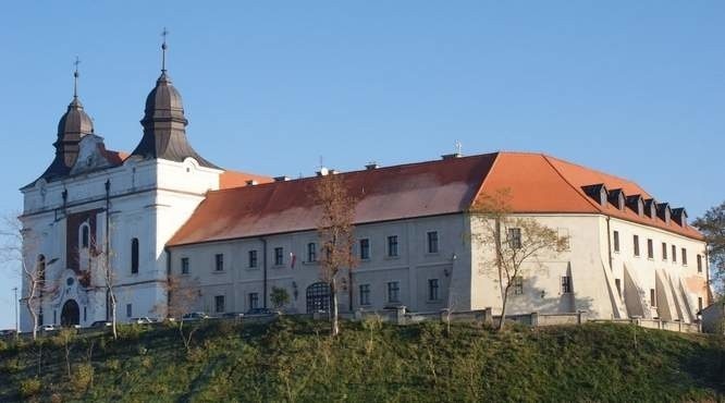 Kompleks klasztorny powstały w XI wieku, położony nad...