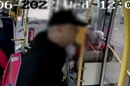 Sosnowiec. Napastował 14-latkę autobusie. Został znaleziony. Sam zgłosił się na policję