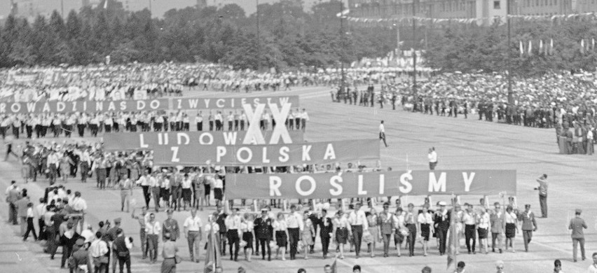 Hasła propagandowe w Polskiej Rzeczypospolitej Ludowej (PRL)...