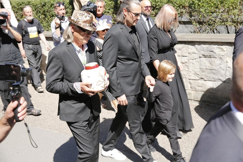 Pogrzeb Kory. Rodzina, przyjaciele i fani pożegnali artystkę