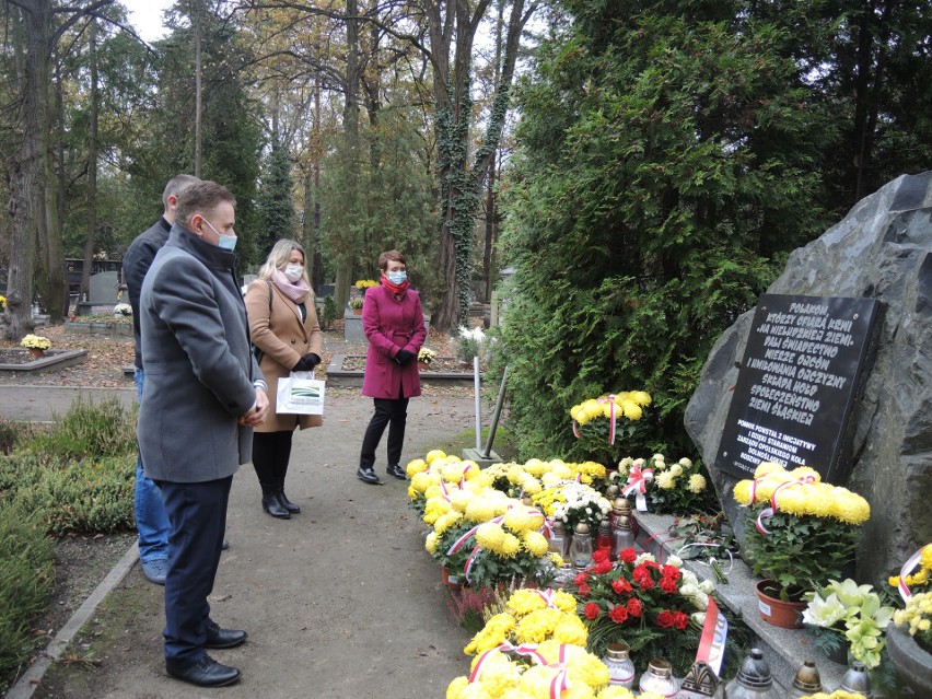 Władze opolskiego KOWR-u oddały hołd bohaterom. Uroczystości w kilku miejscach województwa opolskiego