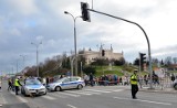 Wjechał w ludzi na al. Tysiąclecia. Kiedy koniec procesu?