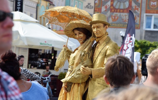 W Inowrocławiu odbył się Uliczny Festiwal Żywych Rzeźb. Na Rynku podziwiać można było złotą parę, diabła, czarownicę, czekoladową postać, alpinistę, Neptuna, drzewca leśnego, górnika i lewitację.