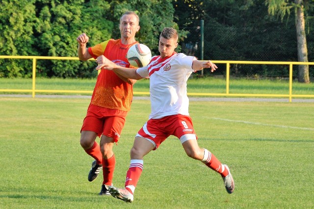 Adrian Wójcik (w białej koszulce) strzelił swoją pierwszą bramkę dla Soły Oświęcim.