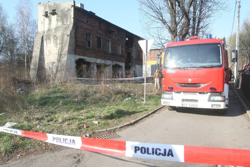 Zabrze: Kawałek po kawałku wycinali fragmenty budynku. W końcu jego część runęła [ZDJĘCIA]