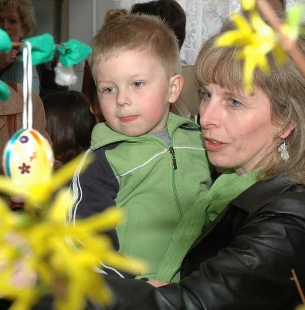 Hubert odebrał wczoraj wyróżnienie razem z grupą z Przedszkola nr 5 w Choszcznie. Towarzyszyła mu babcia Krystyna Czerniawska.