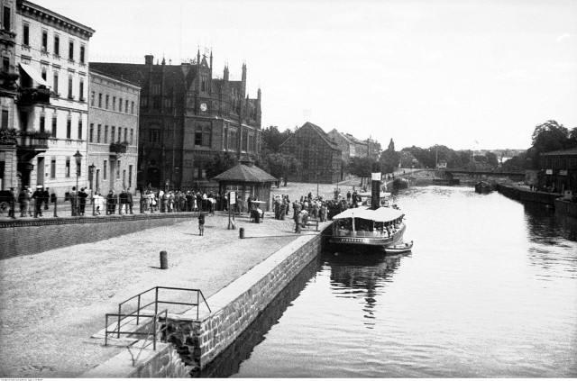 22 marca 1887 roku Bydgoszcz uroczyście obchodziła 90. urodziny cesarza Niemiec Wilhelma I. Całe miasto zostało udekorowane, dzień był wolny od pracy, w szkołach odbyły się okolicznościowe akademie, a w kościołach nabożeństwa. Wieczorem rozbłysły specjalne iluminacje w mieście, odbyły się bankiety i zabawy, a w Teatrze Miejskim okolicznościowe przedstawienie.