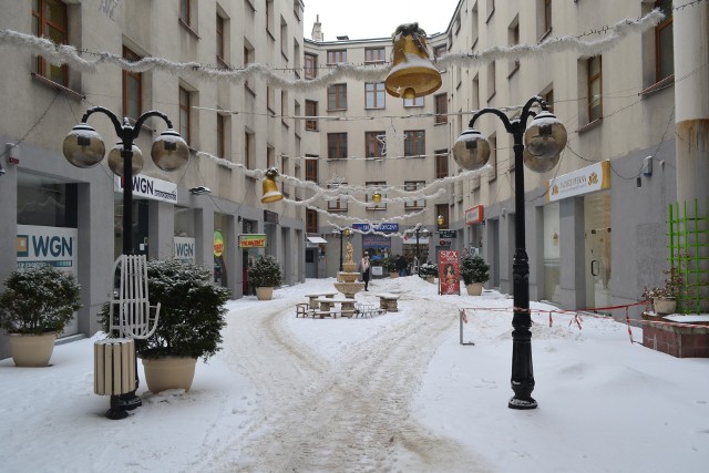 Sosnowiec zimą zdecydowanie zyskuje. Zobacz kolejne zdjęcia. Przesuwaj zdjęcia w prawo - naciśnij strzałkę lub przycisk NASTĘPNE