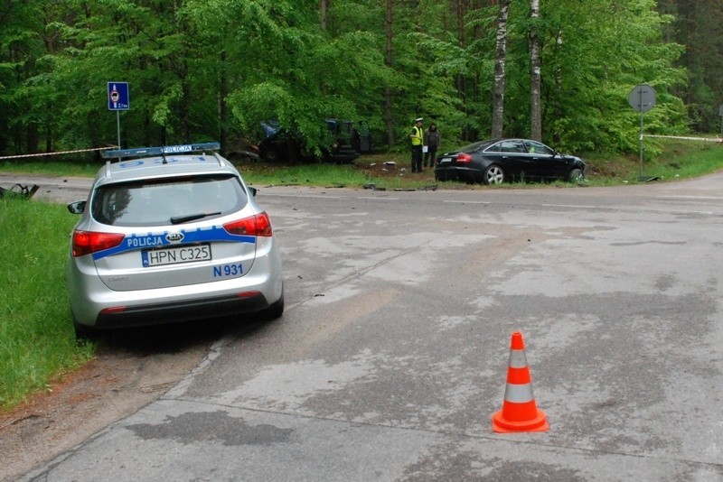 Policjanci z Człuchowa wyjaśniają okoliczności wypadku, do...