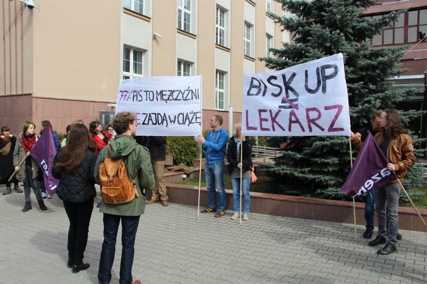 Białystok. Demonstracja partii Razem przeciwko zaostrzeniu prawa aborcyjnego (zdjęcia, wideo)