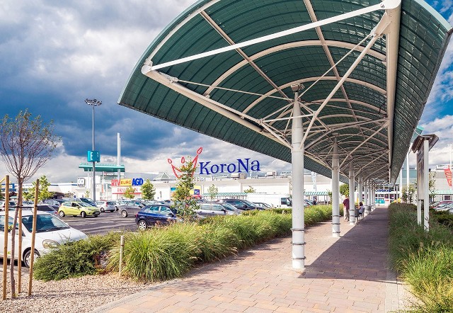 Auchan w gronie najemców Centrum KoronaOferta handlowa centrum obejmuje 54 butiki i sklepy średnio powierzchniowe