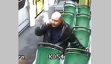 Uderzył pasażera w tramwaju. Policja opublikowała zdjęcia agresora