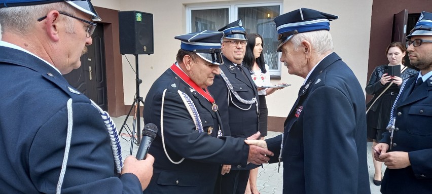 Nowy sztandar strażaków z Ostrowa. Piękne uroczystości w Krasocinie i Ostrowie (ZDJĘCIA)