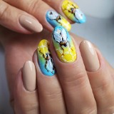Nail art, czyli niezwykłe i realistyczne zdobienia paznokci. Jak wygląda proces tworzenia takich wzorów, opowiada Olga Lubańska 