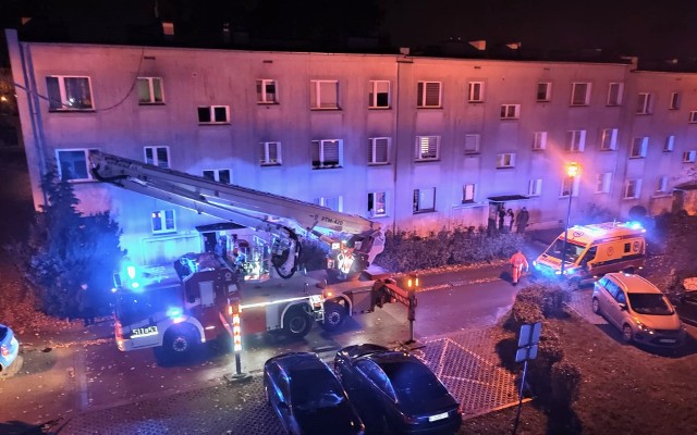 W Chełmku, przy ulicy Wojska Polskiego, doszło do nocnego pożaru w budynku wielorodzinnym.