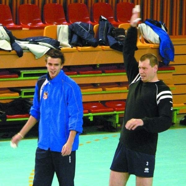 Mariusz Wlazły (z lewej), Krzysztof Stelmach oraz pozostali siatkarze Skry Bełchatów trenowali wczoraj w hali Miejskiego Ośrodka Sportu i Rekreacji w Radomiu.