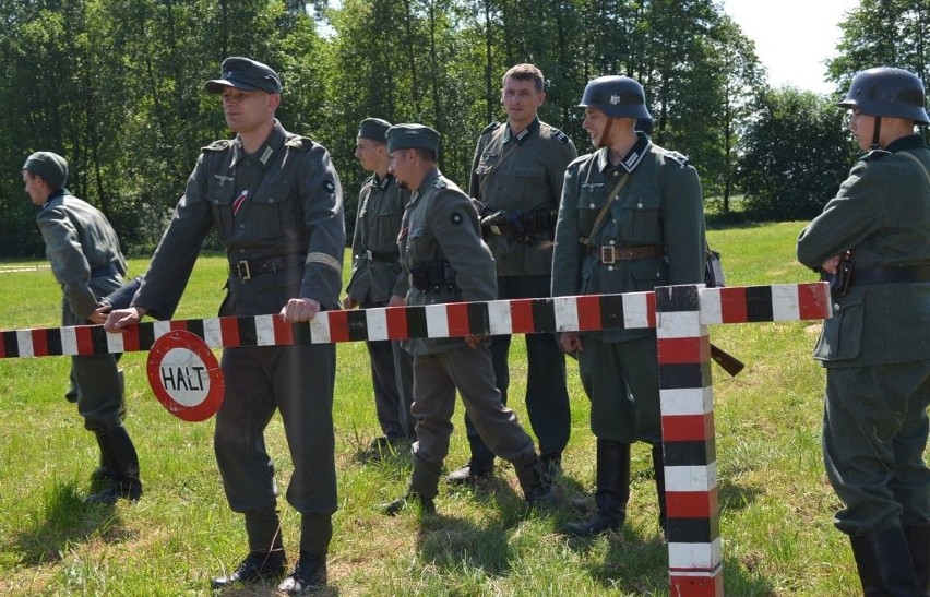 W Sobotę w pełnym słońcu przy bunkrze nr 5 koło Kęsowia...