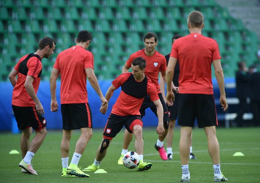 Polska - Szwajcaria. Biało-czerwoni sprawdzili stan murawy na Stade Geoffroy-Guichard [GALERIA]