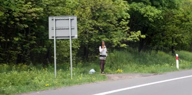 Mężczyzna codziennie rano wywoził dziewczyny na drogi w okolicach Nowej Soli, Kożuchowa oraz Nowego Miasteczka