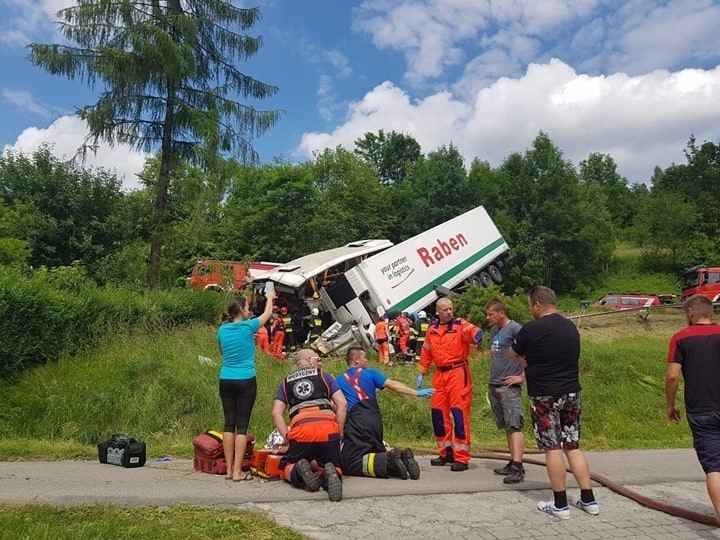 Tenczyn. Poważny wypadek na zakopiance. Tir zderzył się z...