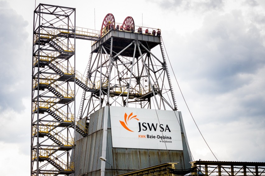 JSW: w kopalni na głębokości 1100 m "strzelił" przewód...