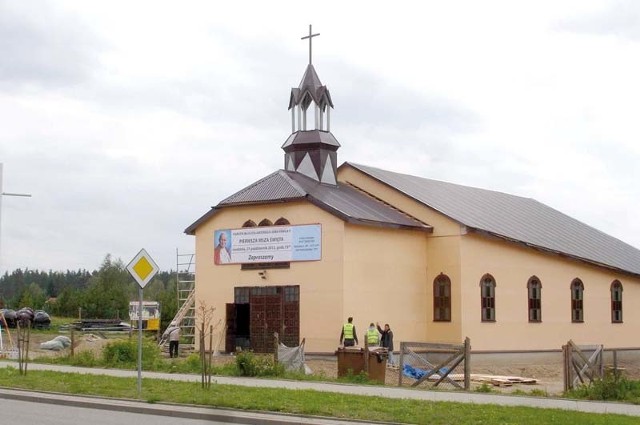Prace przy budowie kaplicy na osiedlu Jeziorna prowadzone są codziennie. Jak wygląda w środku, wierni przekonają się 21 października.