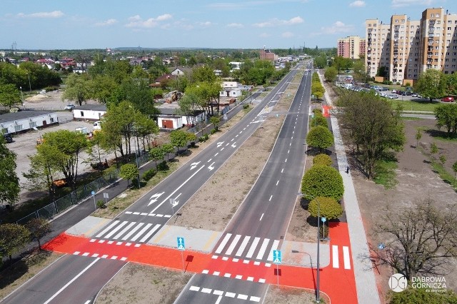 Tak wygląda po generalnej przebudowie aleja Zagłębia Dąbrowskiego w Dąbrowie Górniczej Zobacz kolejne zdjęcia/plansze. Przesuwaj zdjęcia w prawo - naciśnij strzałkę lub przycisk NASTĘPNE