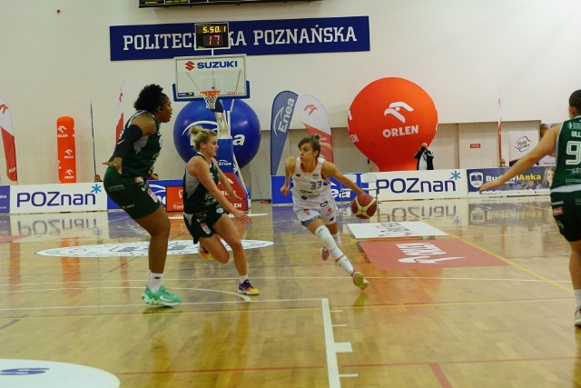Jovana Popović (z piłką) była jedną z bohaterek niedzielnego spotkania. Serbka zdobyła 14 punktów i pięknie zastąpiła nieobecną w składzie akademiczek Amerykankę Chloe Wells
