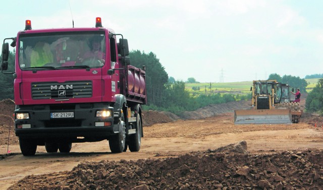 Nowa droga, prowadząca do terenów KSSE w Tucznawie, będzie liczyć prawie 9 kilometrów