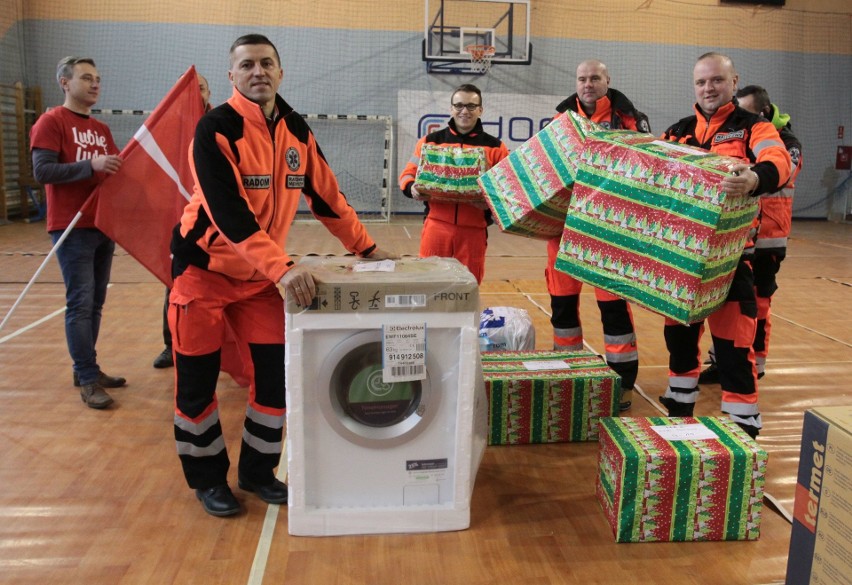 Wolontariusze szlachetnie pomagali potrzebującym