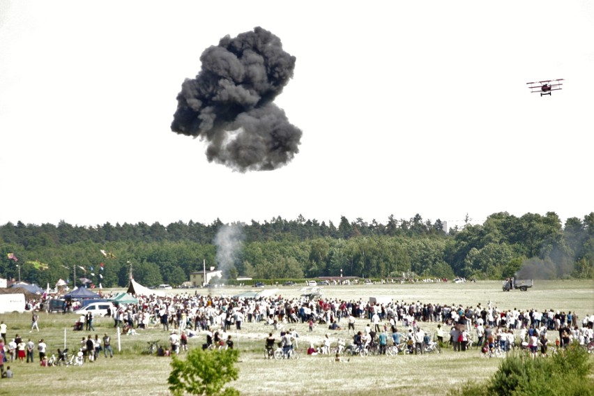 Piknik lotniczy Dni Aeroklubu ROW. Bombowy pokaz na lotnisku...