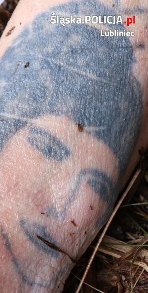 Tatuaże, które miał na ciele znaleziony koło Panoszowa...