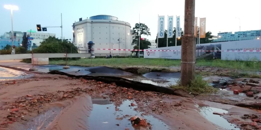 Awaria wodociągowa przy ul. Poznańskiej [ZDJĘCIA]