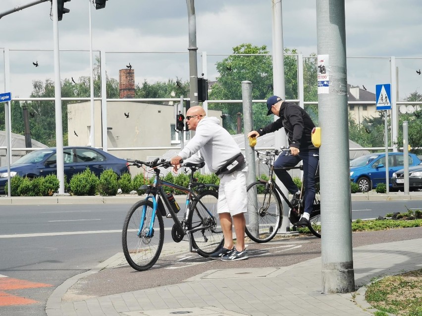 15. Rowerzystów bez znajomości przepisów...