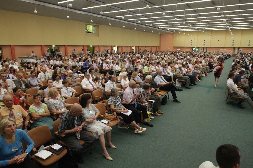 Kongres Świadków Jehowy w Sosnowcu rozpoczęty