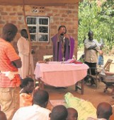 W Ugandzie trzeba czasami modlić się o cud. O polskich misjonarzach