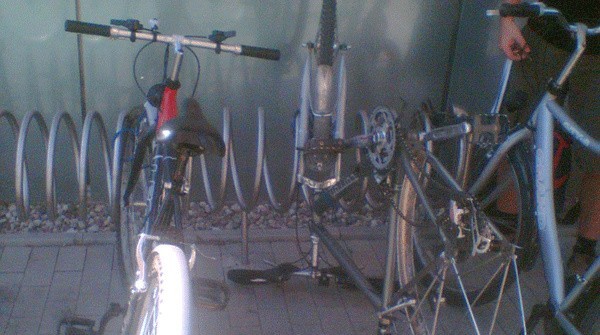 Tyle zostało z roweru zostawionego w sobotę przed Forum Koszalin. 