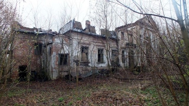 Dworek w Bartodziejach jest już prawie ruiną, budynek może nie przetrwać kolejnych zim.