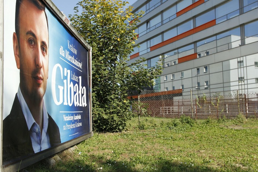 Wybory samorządowe 2018 w Małopolsce. Bitwa na plakaty, czyli wyborczy krajobraz Małopolski. Na kampanię nie szczędzą grosza