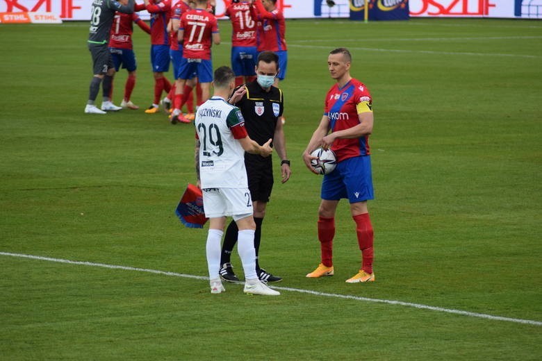 Piłkarze Rakowa wreszcie zagrali w Częstochowie, ale stadion...