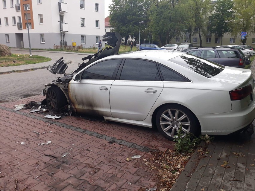 Kto podpala samochody na Podgórzu? Mieszkańcy żyją w strachu! [ZDJĘCIA]