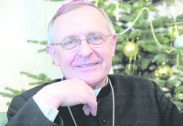 - Dobrych chwil z drugim człowiekiem - tego na zbliżające się święta naszym Czytelnikom życzy biskup Edward Dajczak